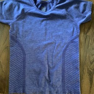 Girls XS Athleta Power Up tee